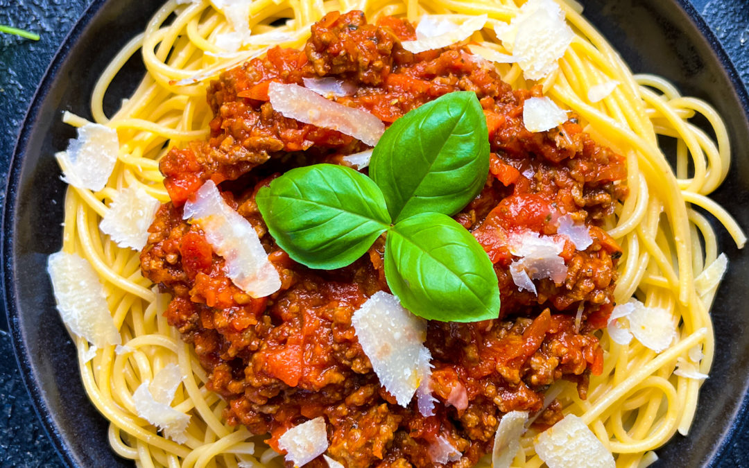 Spaghetti Bolognese (einfaches & schnelles Rezept)