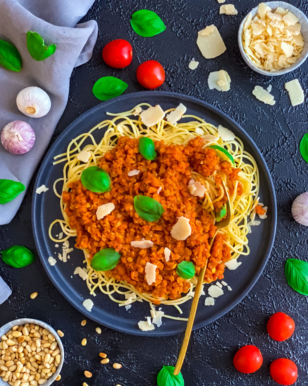 Linsen Bolognese aus roten Linsen mit Spaghetti (veganes Rezept)