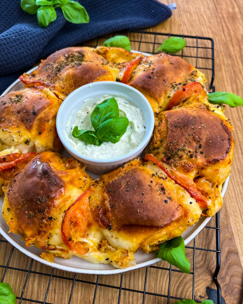 Pizzabrot mit Tomate und Mozzarella - Foodwerk